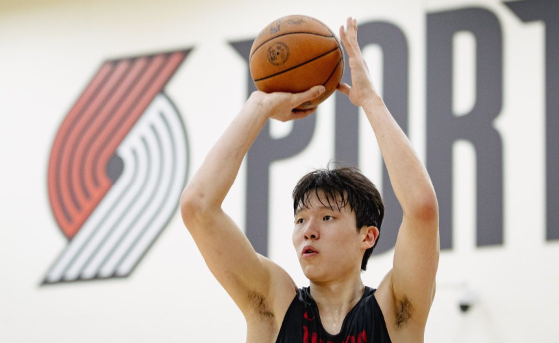 到眼睛, 黑眼眶证明, 此前报道杨 到眼睛, 黑眼眶证明, 此前报道杨