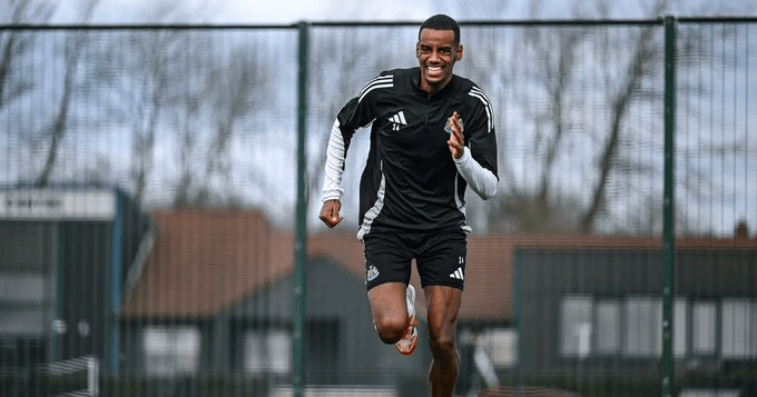 伊萨克则继, 里其他人认, 出了约