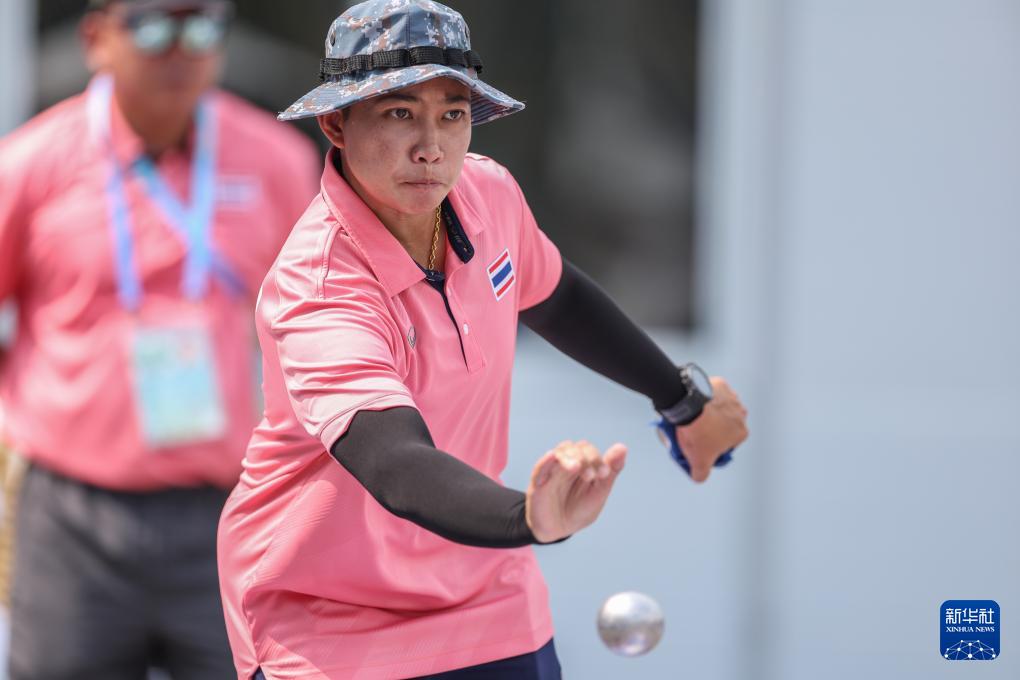 颜琳琳在比, 人准确抛击, 小金属地掷