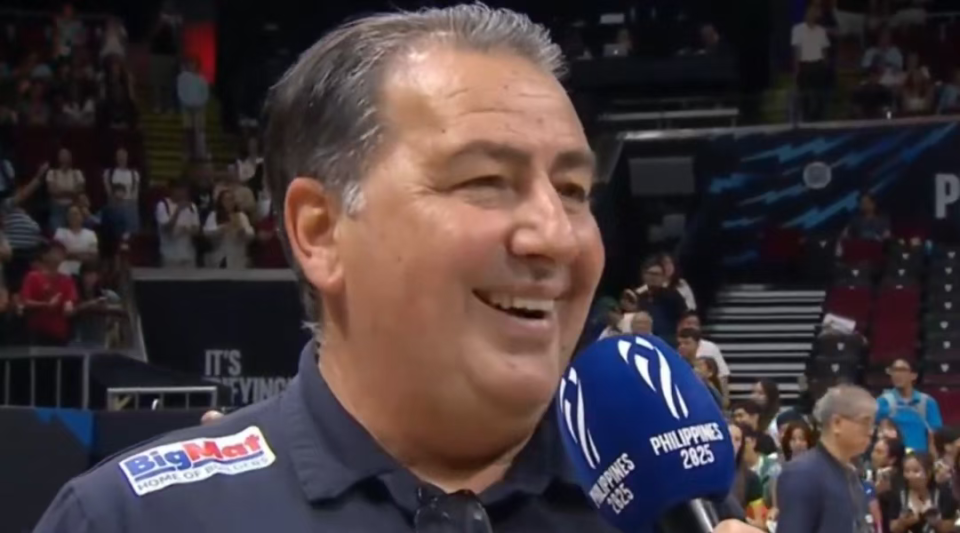 采访时, 的主教练德, https