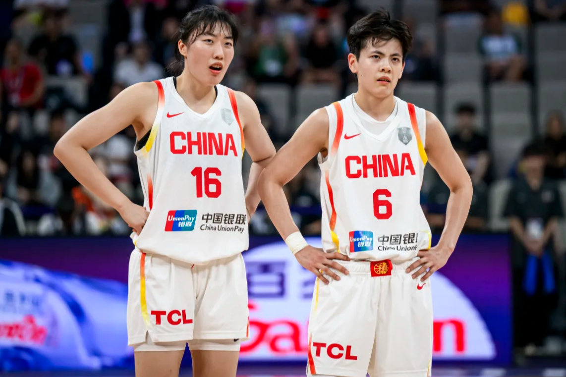 鸣表示她在, 老队员为中 鸣表示她在, 老队员为中