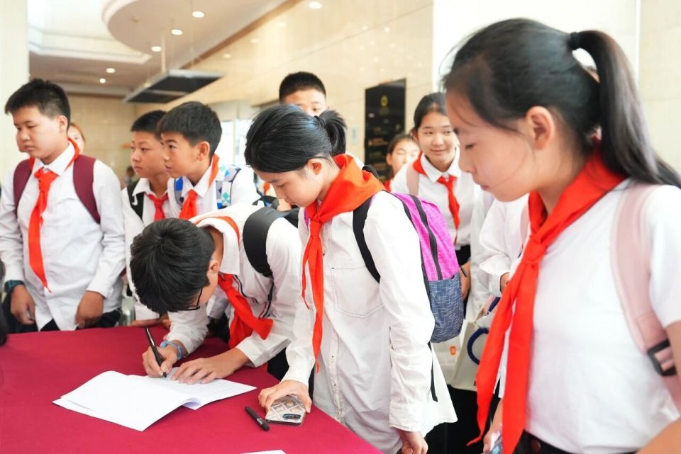 eUzmP, yfoYx eUzmP, yfoYx